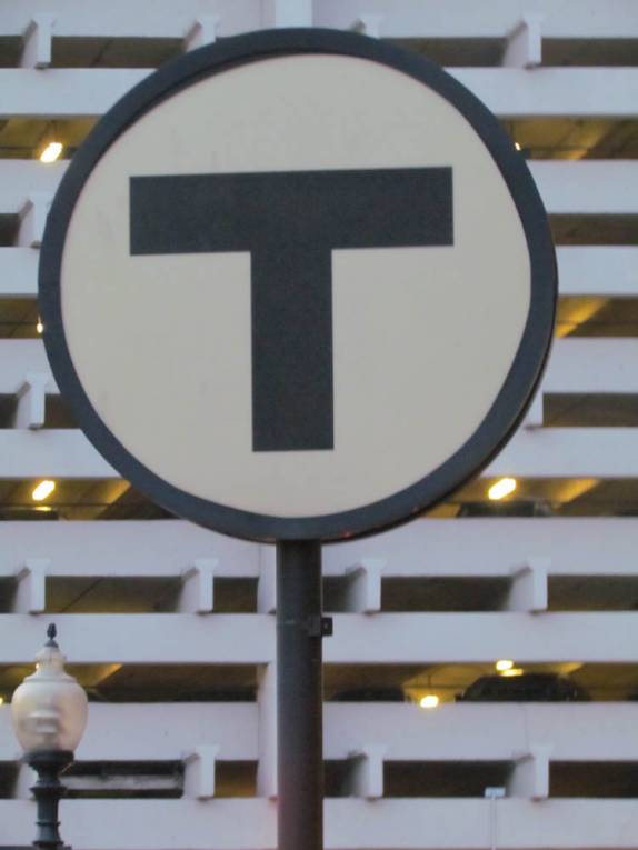 O símbolo do metrô de Boston, o mais antigo do país, em Massachusetts, nos Estados Unidos